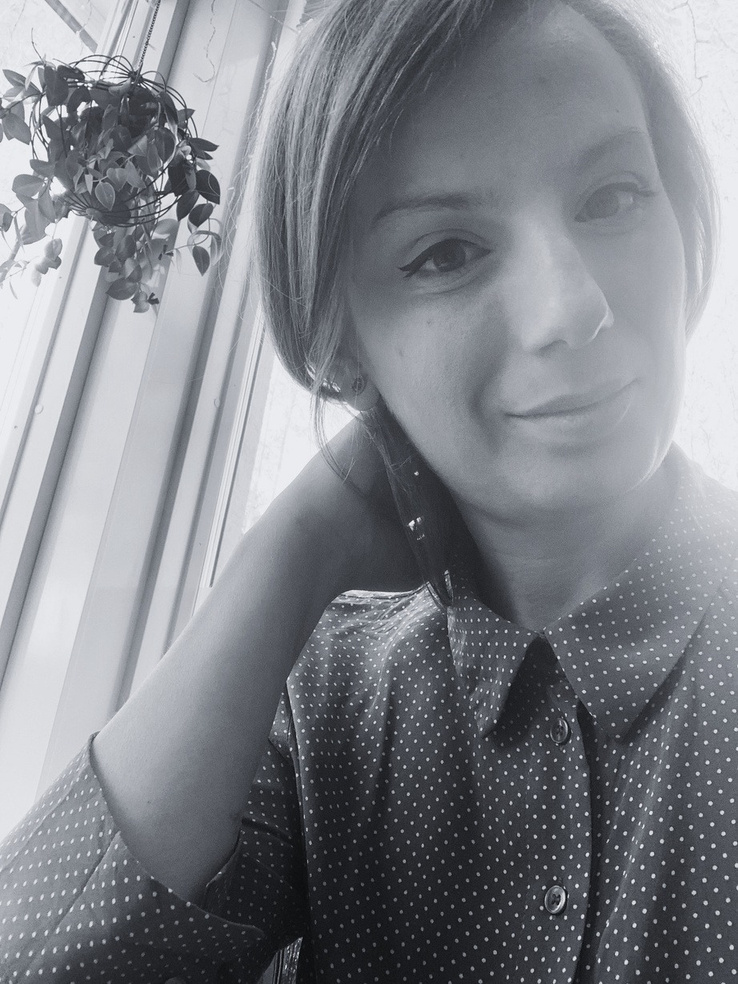 Jelena, ceramic artist at Totus Ceramics, Espoo