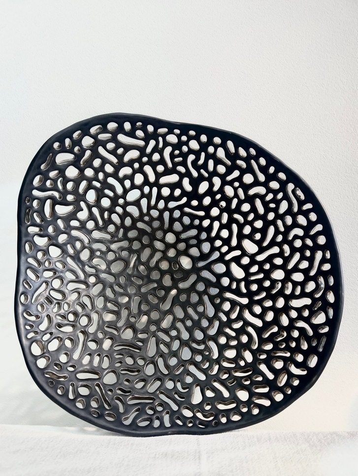Black gold bowl, large dark stoneware with carved lattice interior and deep blue-black glaze with golden rim highlights